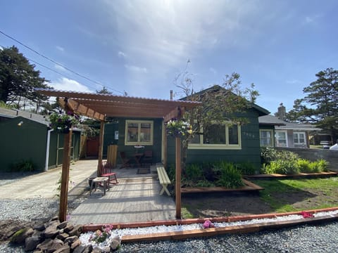 Great covered front porch 