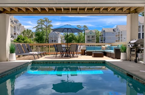 Pool & Lounge + Grill