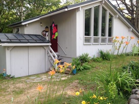 We Love Jackson! Super cozy & clean, family and pet friendly Mtn/Brookside house