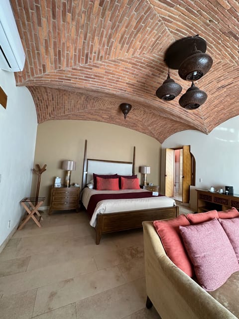 Suite 8 Presidential, 1 King Bed | 1 bedroom, premium bedding, down comforters, in-room safe