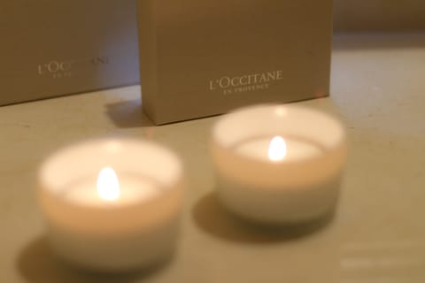 Couples treatment rooms, sauna, hot tub, steam room, hot springs