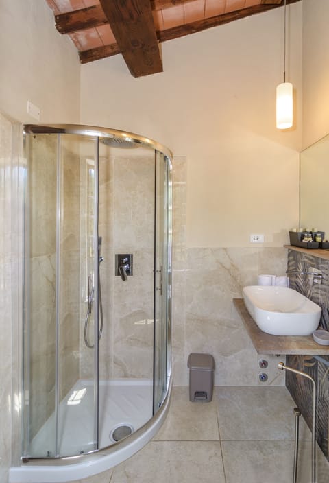 Double or Twin Room, Annex Building | Bathroom | Shower, rainfall showerhead, free toiletries, hair dryer