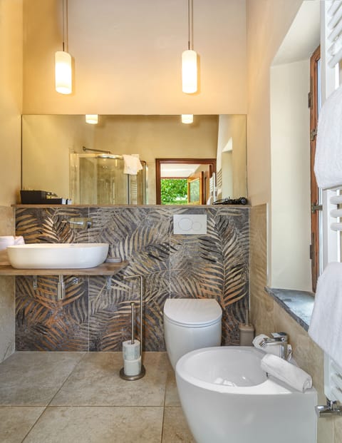 Double or Twin Room, Annex Building | Bathroom | Shower, rainfall showerhead, free toiletries, hair dryer