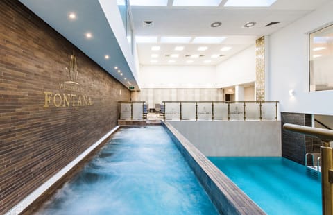 2 indoor pools
