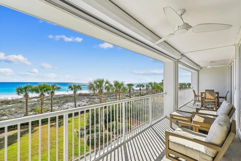 Condo, 3 Bedrooms | Property grounds