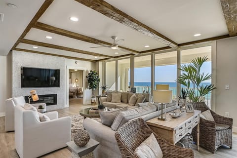 Condo, 3 Bedrooms | Living area