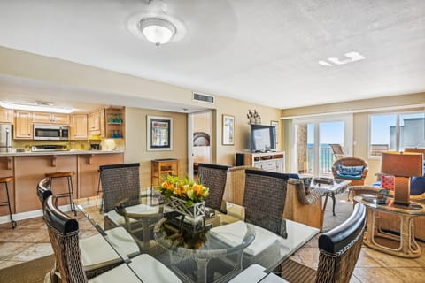 Condo, 2 Bedrooms | Dining