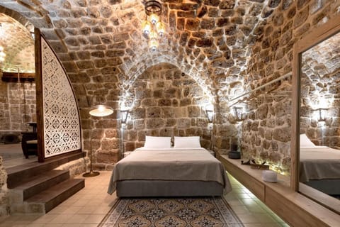 Premium bedding, minibar, soundproofing, iron/ironing board (on request)