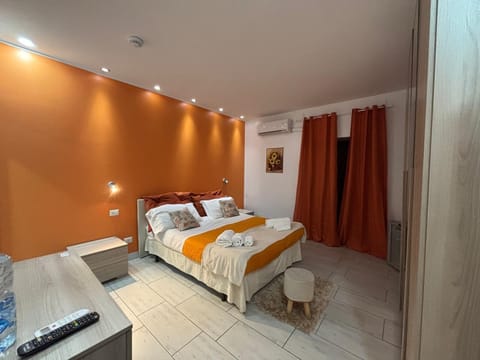 Double Room | In-room safe, WiFi (free), bed sheets