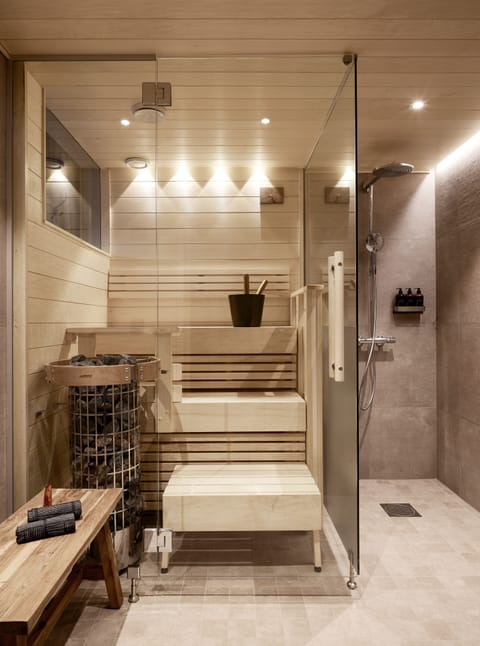 Lapland Suite (with sauna) | Bathroom | Free toiletries, hair dryer, bidet, towels