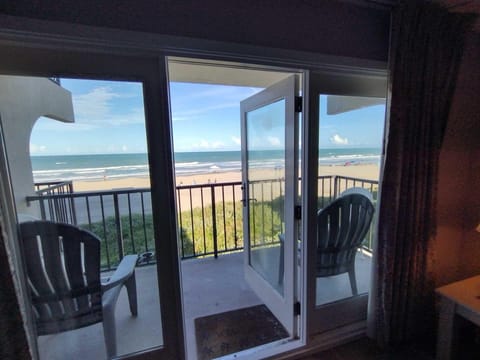 Condo, 1 Bedroom | Property grounds