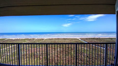Condo, 2 Bedrooms | Property grounds