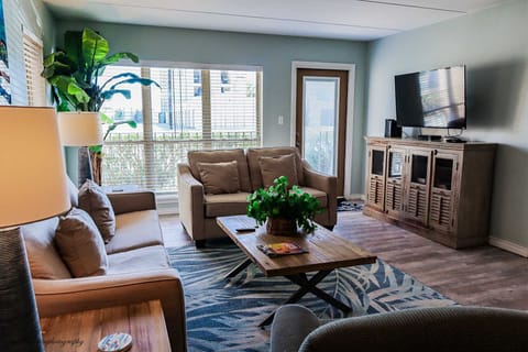 Condo, 2 Bedrooms | Living area