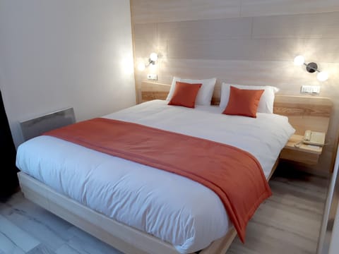 Desk, WiFi (free), bed sheets