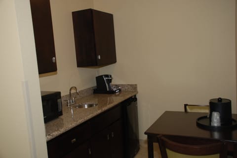 Suite, 1 King Bed, Jetted Tub | Desk, laptop workspace, iron/ironing board, cribs/infant beds