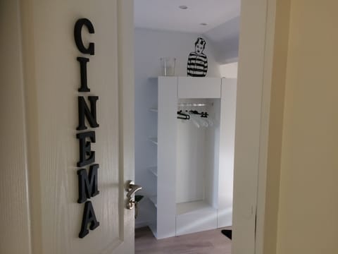 Standard Double Room, 1 Queen Bed with Sofa bed, Mezzanine (Cinéma) | Individually decorated, individually furnished, blackout drapes