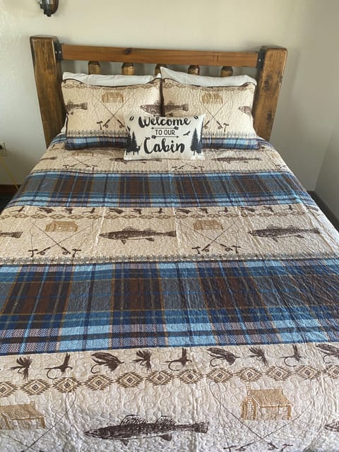 Standard Cabin, 2 Queen Beds, Non Smoking, Lake View | Blackout drapes, iron/ironing board, free WiFi, bed sheets