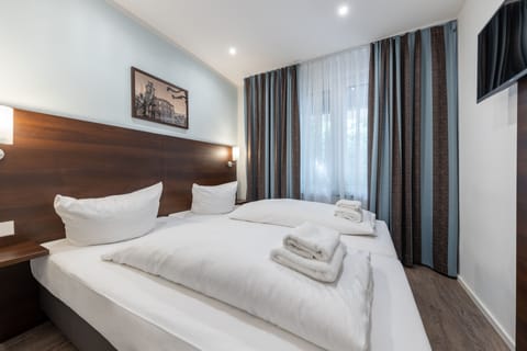 Standard Twin Room | Desk, blackout drapes, soundproofing, iron/ironing board