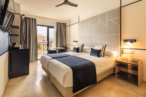 In-room safe, blackout drapes, free WiFi