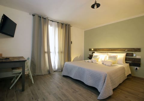 Comfort Room | Premium bedding, desk, laptop workspace, blackout drapes