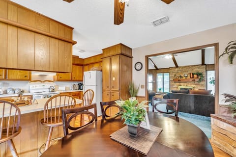 House, 3 Bedrooms | Dining