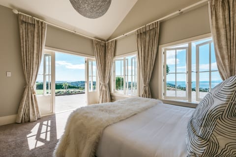 House, 3 Bedrooms, Mountain View | 3 bedrooms, in-room safe, desk, iron/ironing board