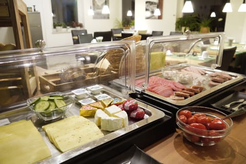 Daily buffet breakfast for a fee