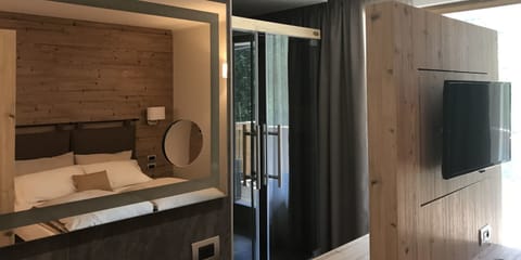 Suite (with Sauna) | In-room safe, desk, soundproofing, free WiFi
