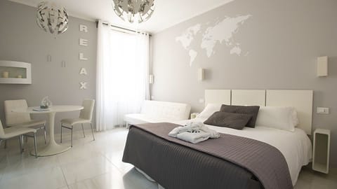 Deluxe Double or Twin Room | In-room safe, individually decorated, individually furnished, desk