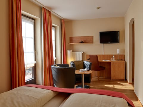 Grand Double Room, Balcony (Comfort) | Premium bedding, desk, blackout drapes, iron/ironing board