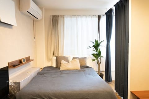 Studio | Living area | Flat-screen TV