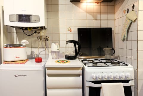 Studio, Non Smoking | Private kitchen | Fridge, oven, stovetop, espresso maker