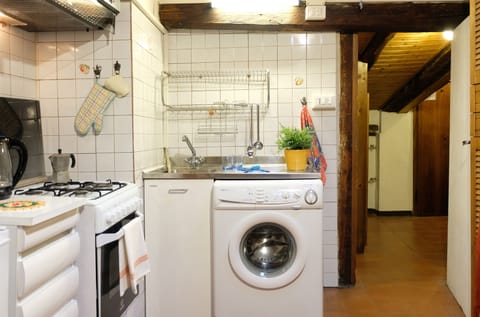 Studio, Non Smoking | Private kitchen | Fridge, oven, stovetop, espresso maker