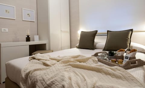 In-room safe, desk, soundproofing, free WiFi