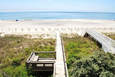 House, 5 Bedrooms | Beach | On the beach
