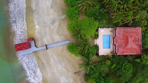 From your pool, to the beach and the Sea!