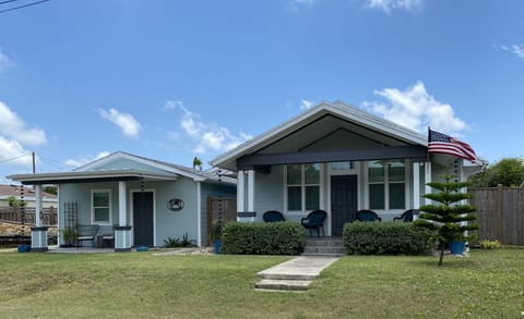 Main - 2/2 on the right.  Cottage - 1/1 on the left
