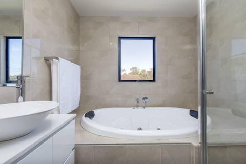 2 person spa bath and separate shower