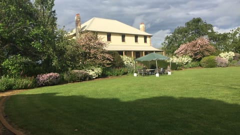 Homestead stays in vineyard, events and weddings