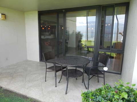 Lanai with Table and Chairs