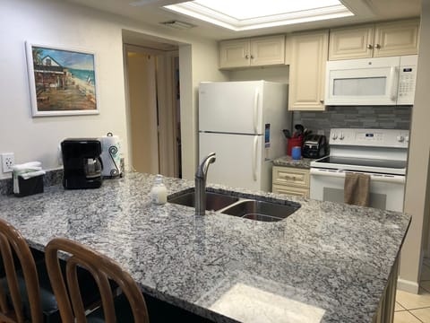 Newly remodeled kitchen with all the amenities