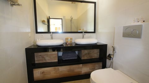 Villa in a wooded area by Lovina 