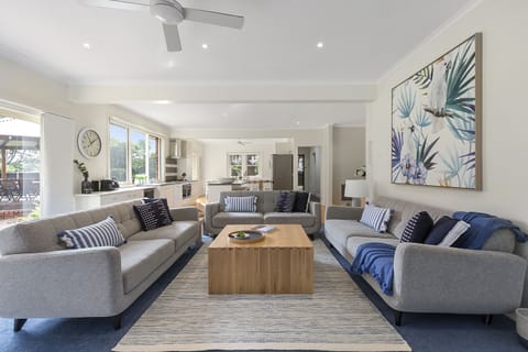 Spacious open plan living/kitchen/dining