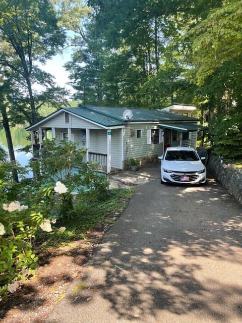 Front of house/driveway 