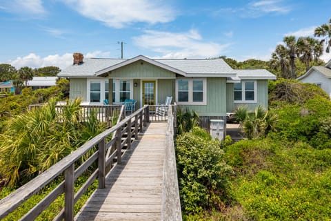 Ocean Front/Private Boardwalk to Beach/Pet Friendly/Sundeck