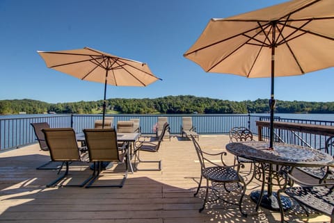 Ahhhh...nothing like spending time on the lake, from the top of the deck.