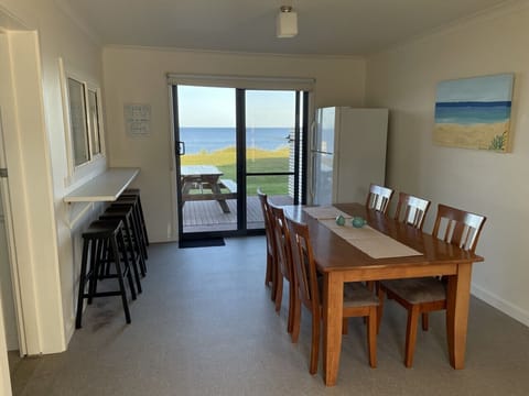 Entry
(with additional fridge)