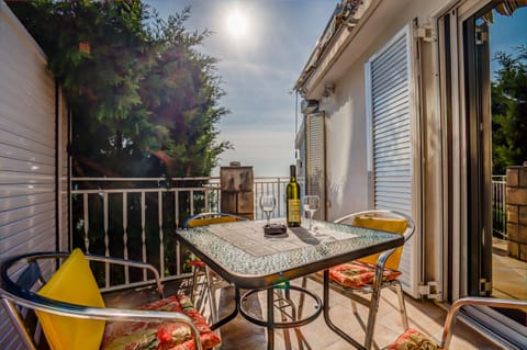 Second balcony with sea view.