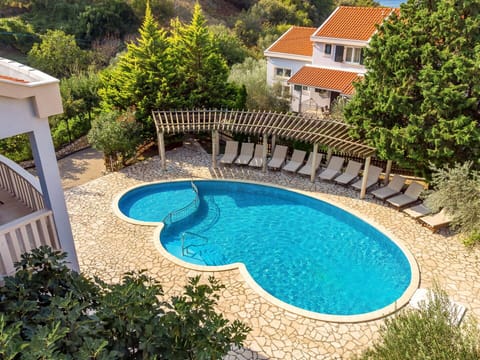 Water, Plant, Building, Swimming Pool, Nature, Azure, Tree, Chair, Window, Body Of Water