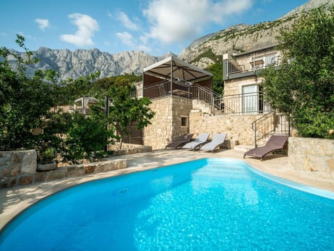 Property, Swimming Pool, Real Estate, House, Building, Home, Estate, Residential Area, Villa, Vacation